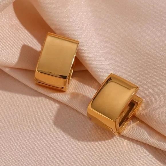 NEW 18K GOLD SQUARE EARRINGS, BEAUTIFUL EARRINGS, CUTE EARRINGS. - Picture 2 of 7